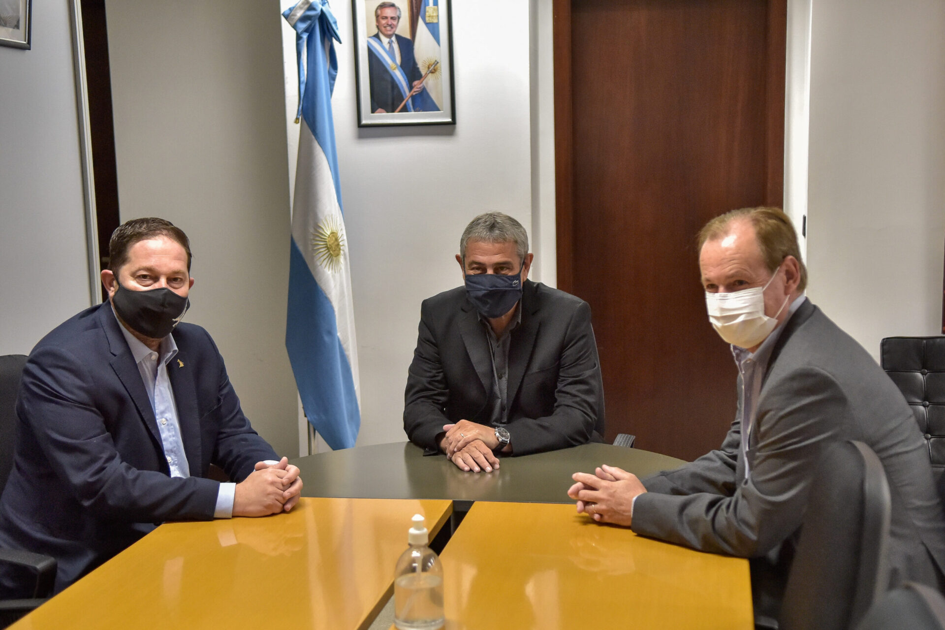 Bordet avanzó con el ministro Ferraresi en nuevos planes de viviendas para Entre Ríos Bordet avanzó con el ministro Ferraresi en nuevos planes de viviendas para Entre Ríos