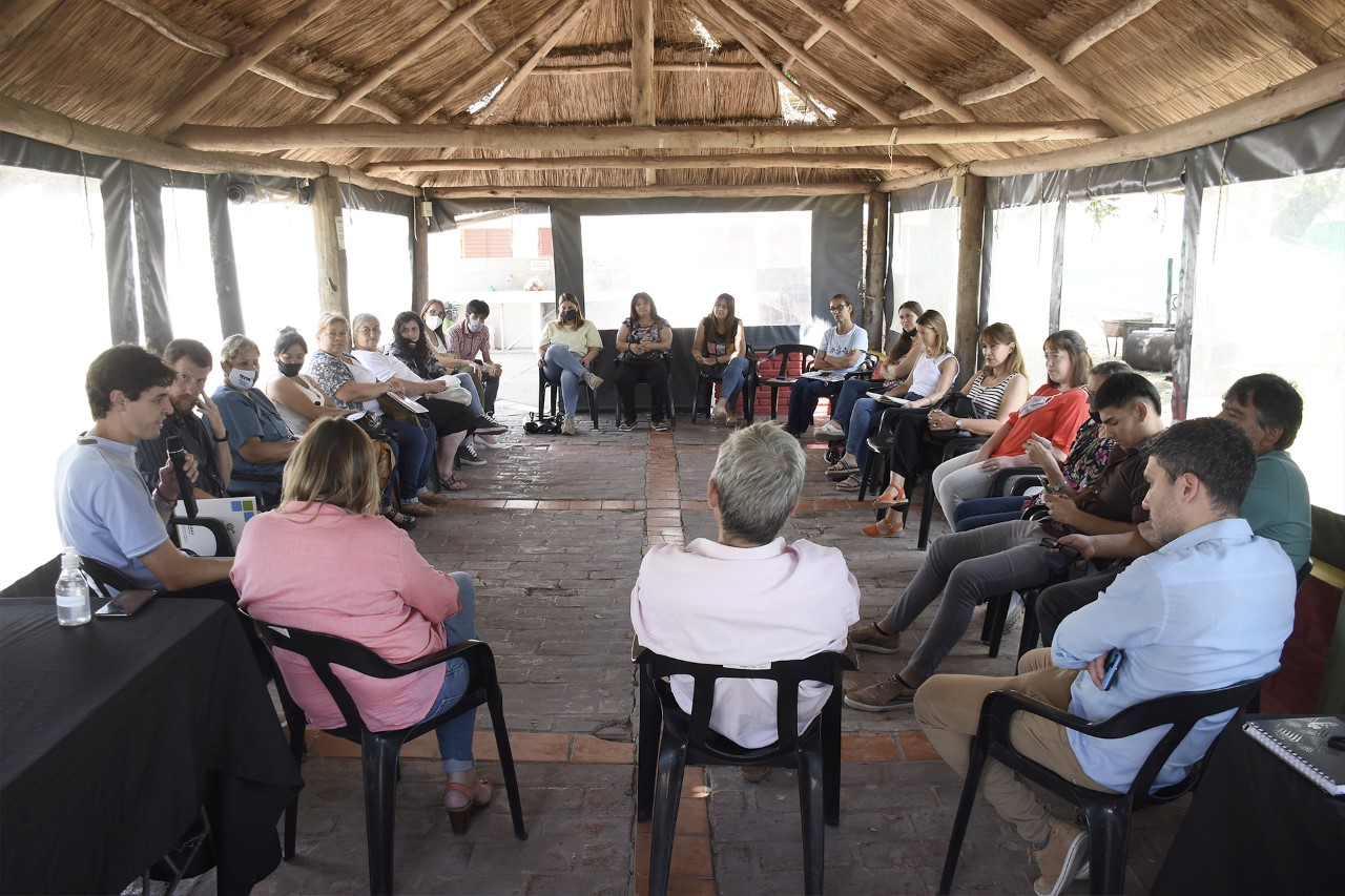 Cooperativas compartieron una jornada de intercambio de experiencias con autoridades de Desarrollo Social Cooperativas compartieron una jornada de intercambio de experiencias con autoridades de Desarrollo Social