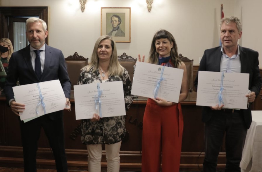 Entregaron los diplomas a los diputados y diputadas electos Entregaron los diplomas a los diputados y diputadas electos