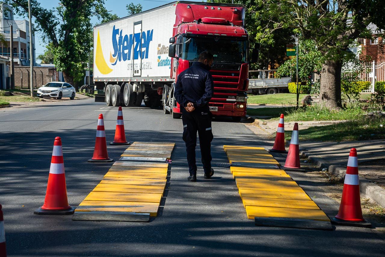 Continúan los controles de carga de tránsito pesado con la balanza móvil