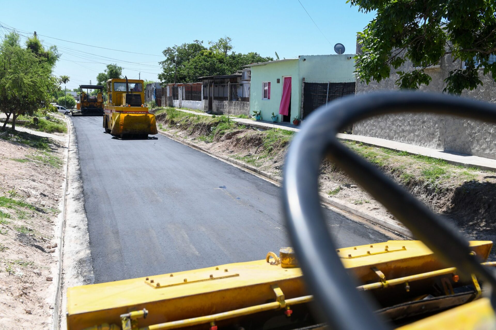 Pavimentan calles en barrio Mosconi Pavimentan calles en barrio Mosconi