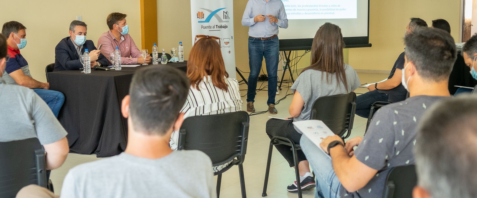 El Becario recorre la provincia exponiendo su programa de oportunidades laborales El Becario recorre la provincia exponiendo su programa de oportunidades laborales