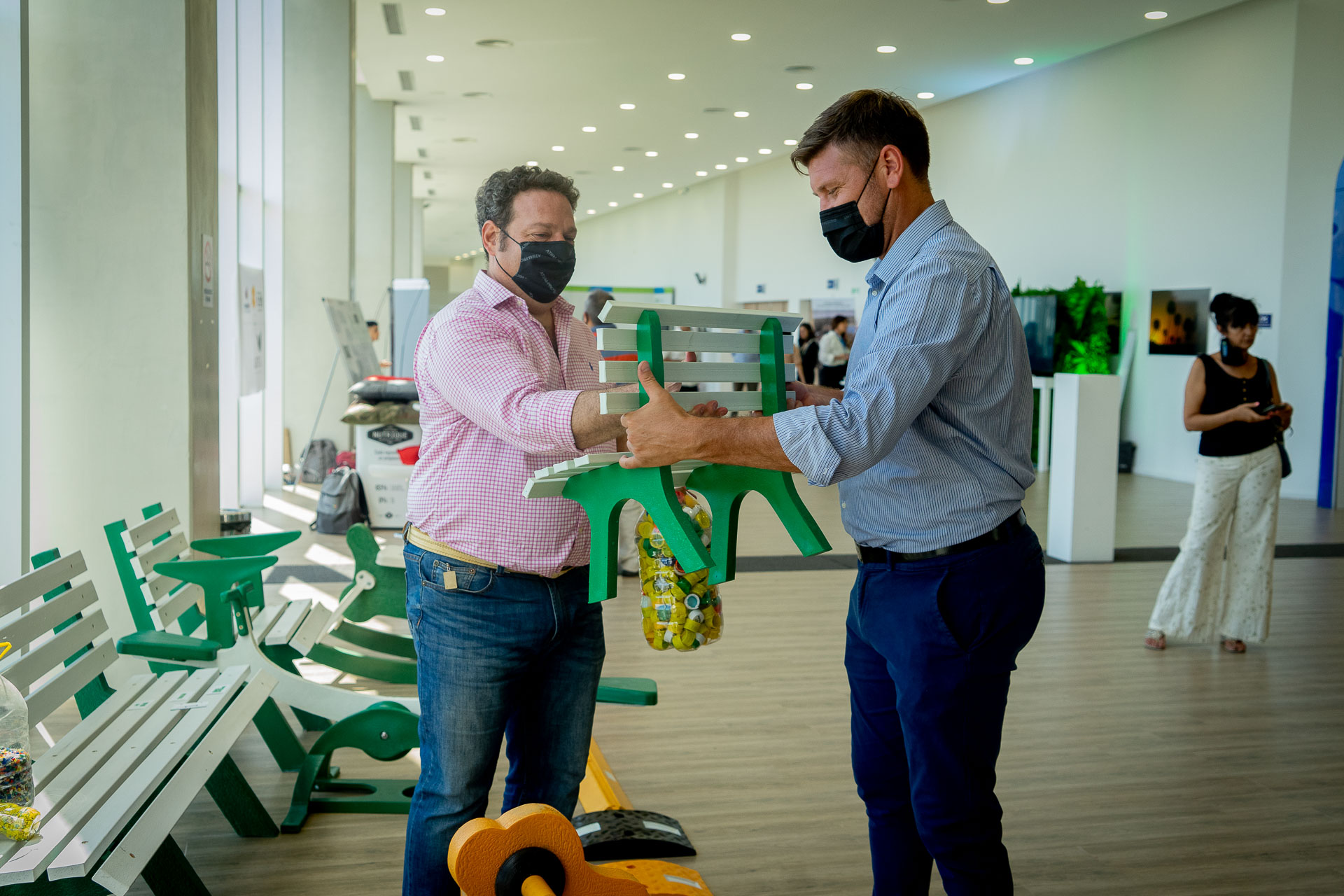 Empresa de reciclaje realizó donaciones al Becario para premiar a los ganadores de la Maratón Empresa de reciclaje realizó donaciones al Becario para premiar a los ganadores de la Maratón