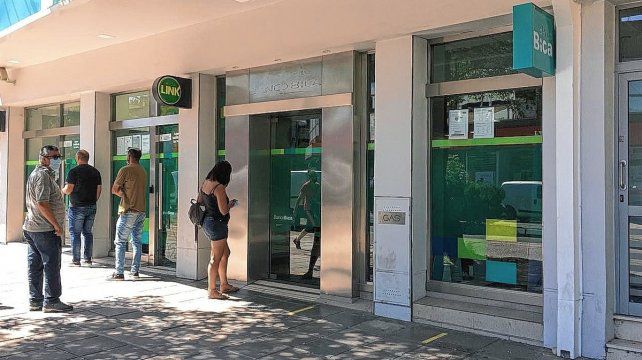 Analizan alternativa de terminar con el sistema de turnos en bancos para la atención presencial