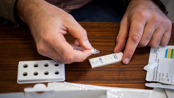 Venden en Países Bajos un kit para «autocontagiarse» la Covid-19 Venden en Países Bajos un kit para «autocontagiarse» la Covid-19