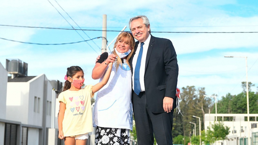 Alberto Fernández entregó la vivienda 30 mil de su gestión Alberto Fernández entregó la vivienda 30 mil de su gestión