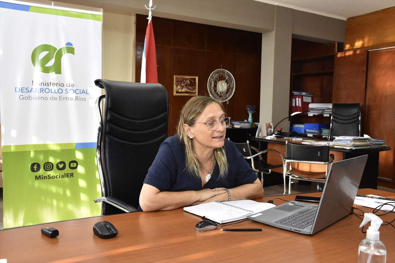 Comenzó la capacitación en género y violencia contra las mujeres en el Ministerio de Desarrollo Social Comenzó la capacitación en género y violencia contra las mujeres en el Ministerio de Desarrollo Social