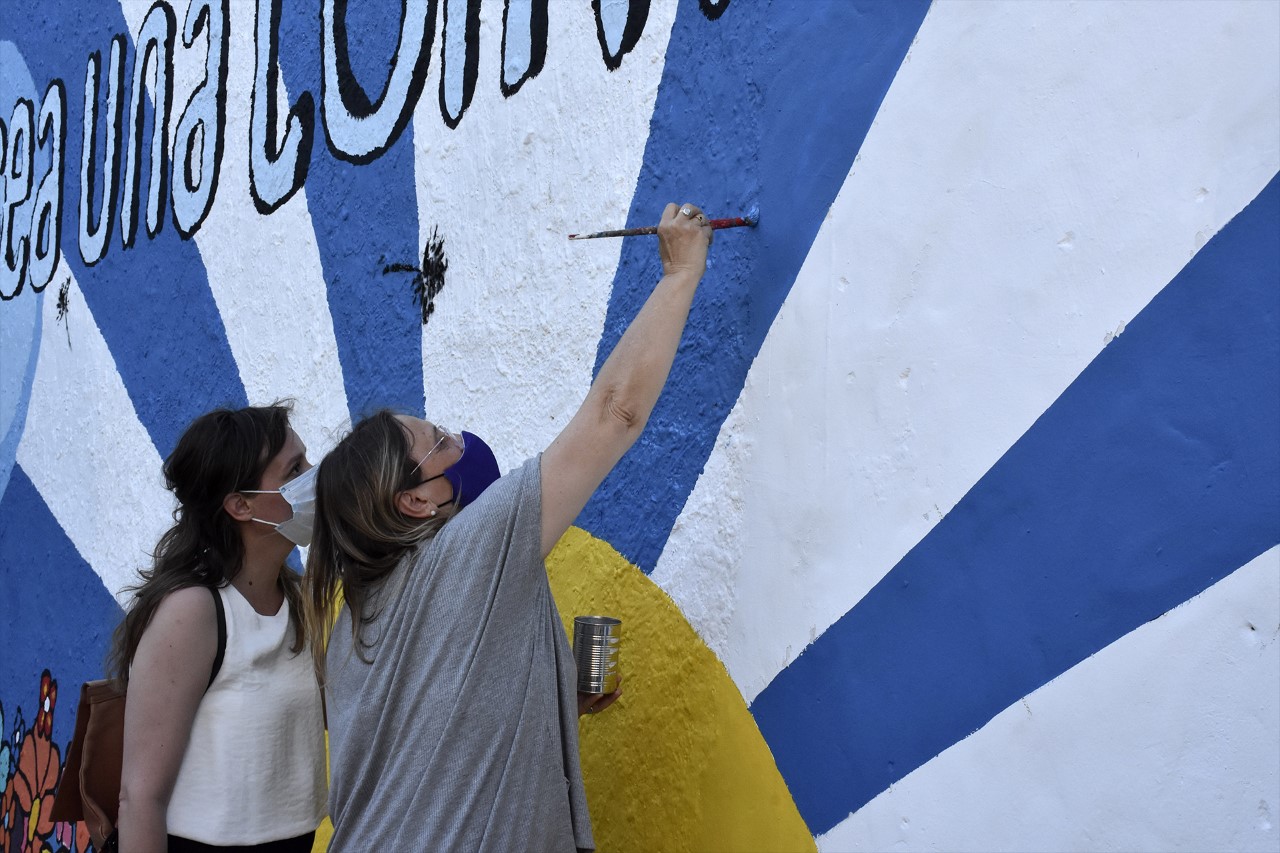 Inauguraron en la Plaza Elio Leyes un mural colectivo que resalta el valor de la convivencia plena