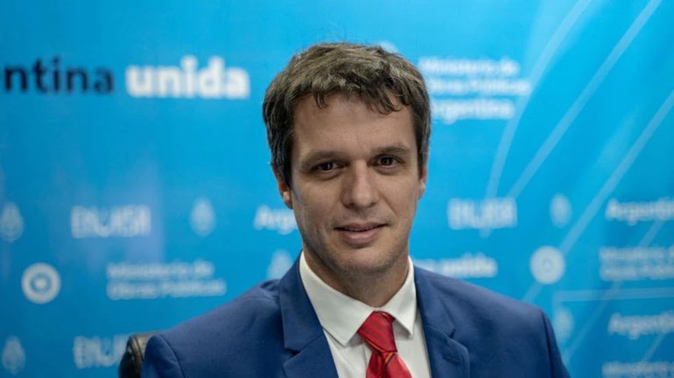 Enrique Cresto no asumirá como diputado nacional y continuará al frente del Enohsa Enrique Cresto no asumirá como diputado nacional y continuará al frente del Enohsa