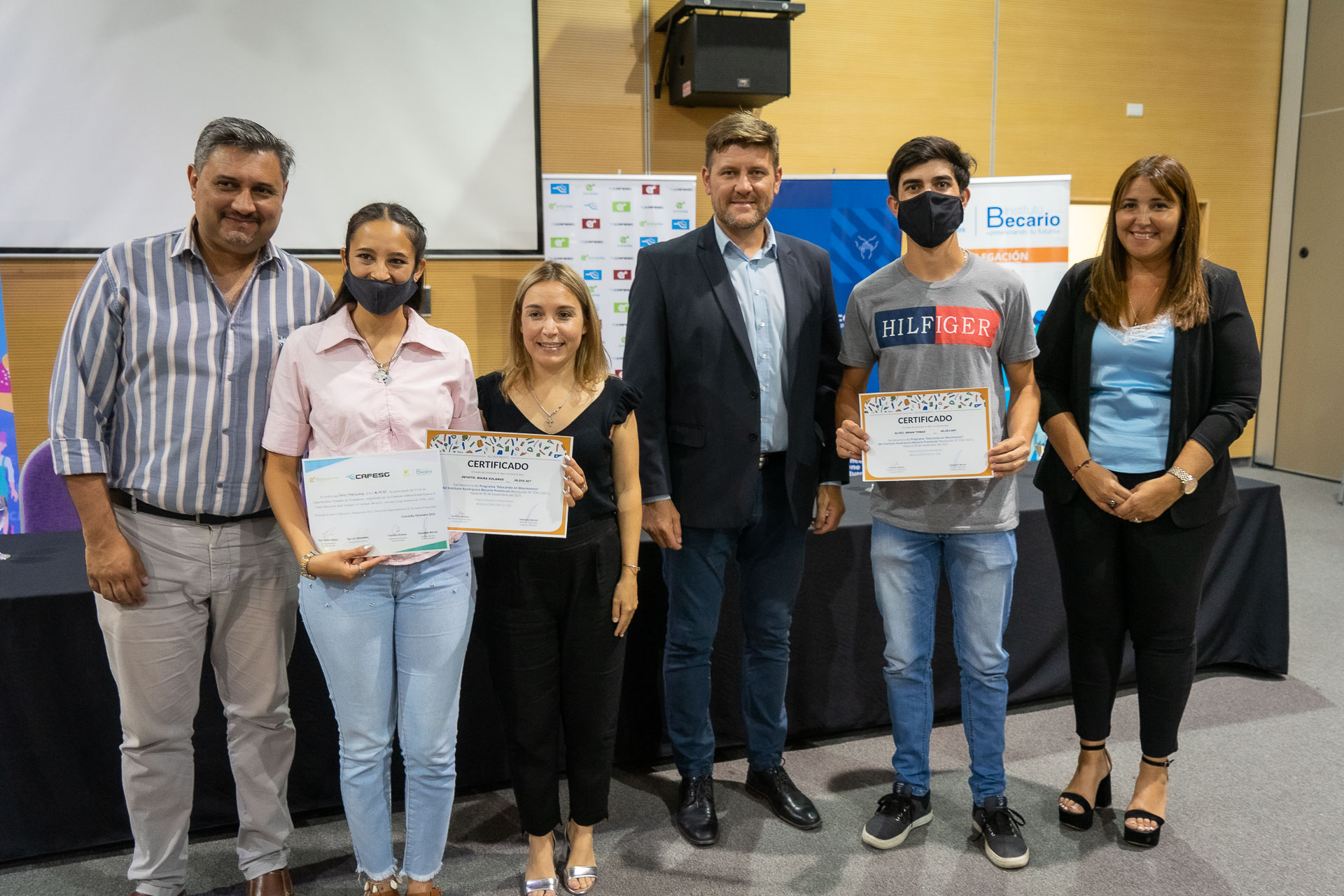 El Instituto Becario y la Cafesg reconocieron a estudiantes del programa de apoyo escolar
