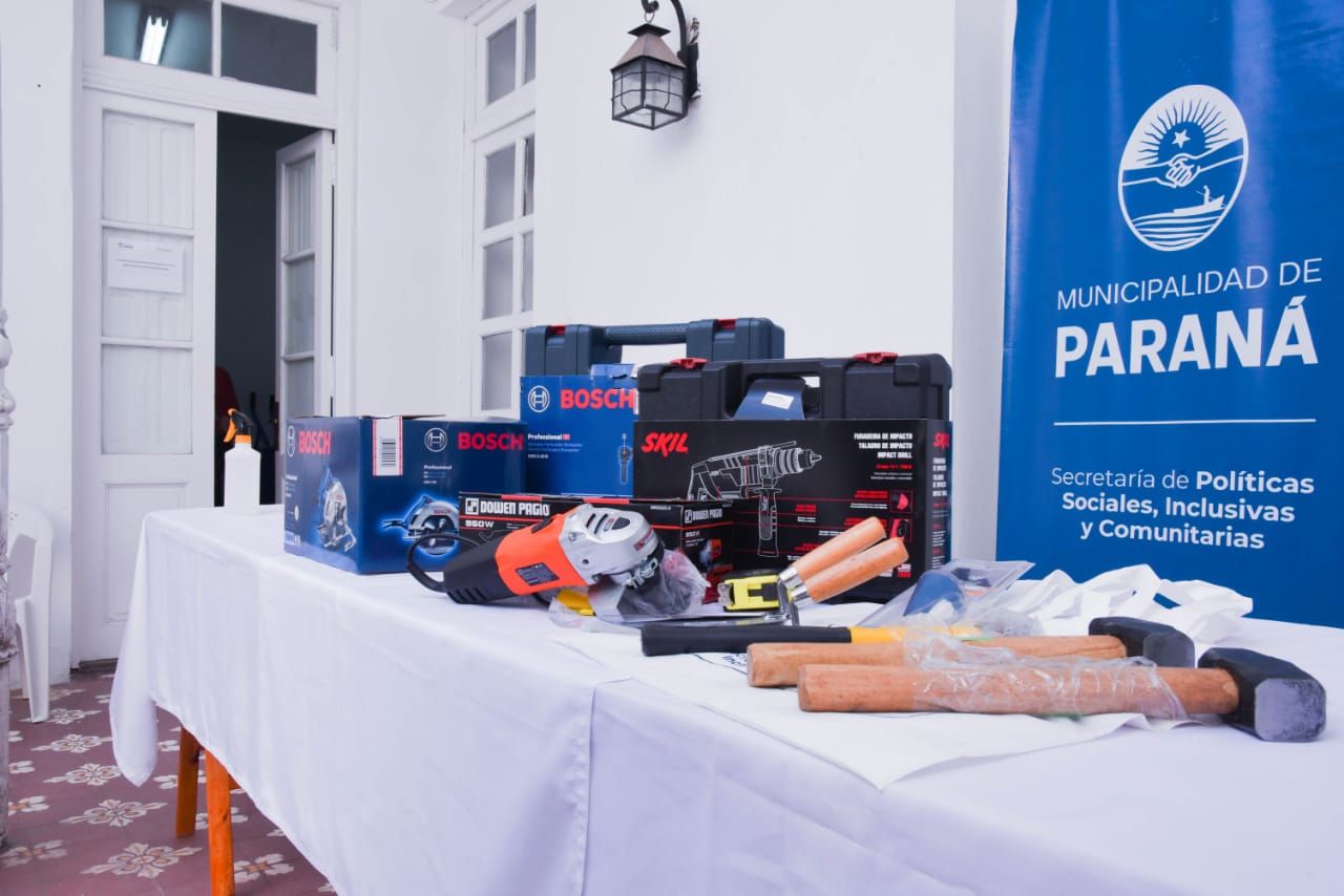 La Municipalidad entregó herramientas a emprendedores de la Economía Social La Municipalidad entregó herramientas a emprendedores de la Economía Social