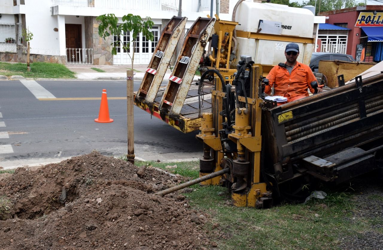 Avanza la reconstrucción y colocación de cañería de agua potable en Avenida Rondeau Avanza la reconstrucción y colocación de cañería de agua potable en Avenida Rondeau