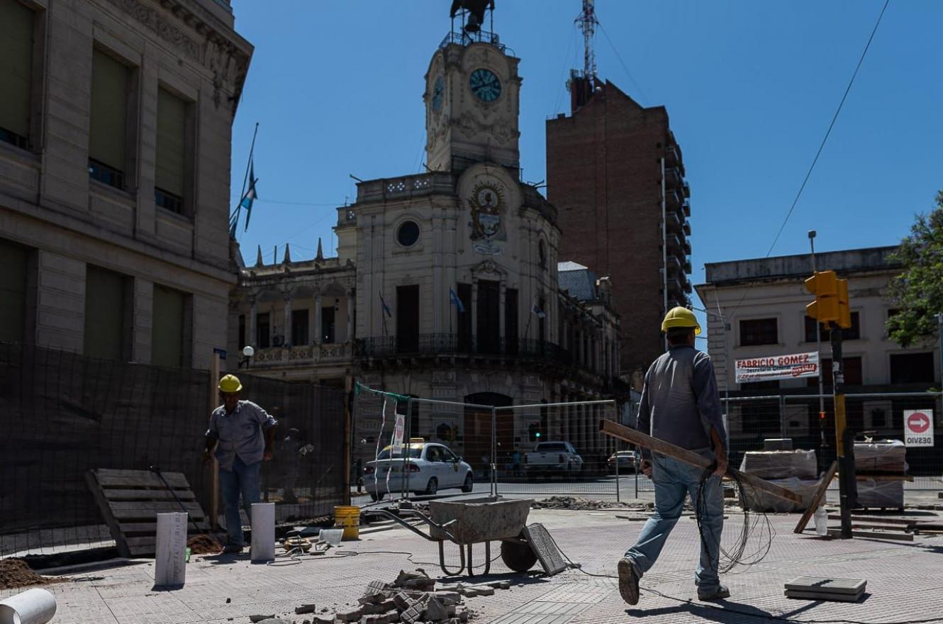 El Municipio aseguró que los árboles sacados de la Plaza de Mayo serán «recolocados»