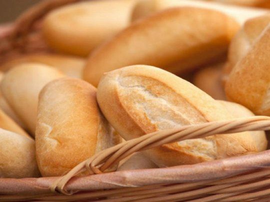 Gobierno acordó congelar el precio de la harina y el pan hasta fin de año