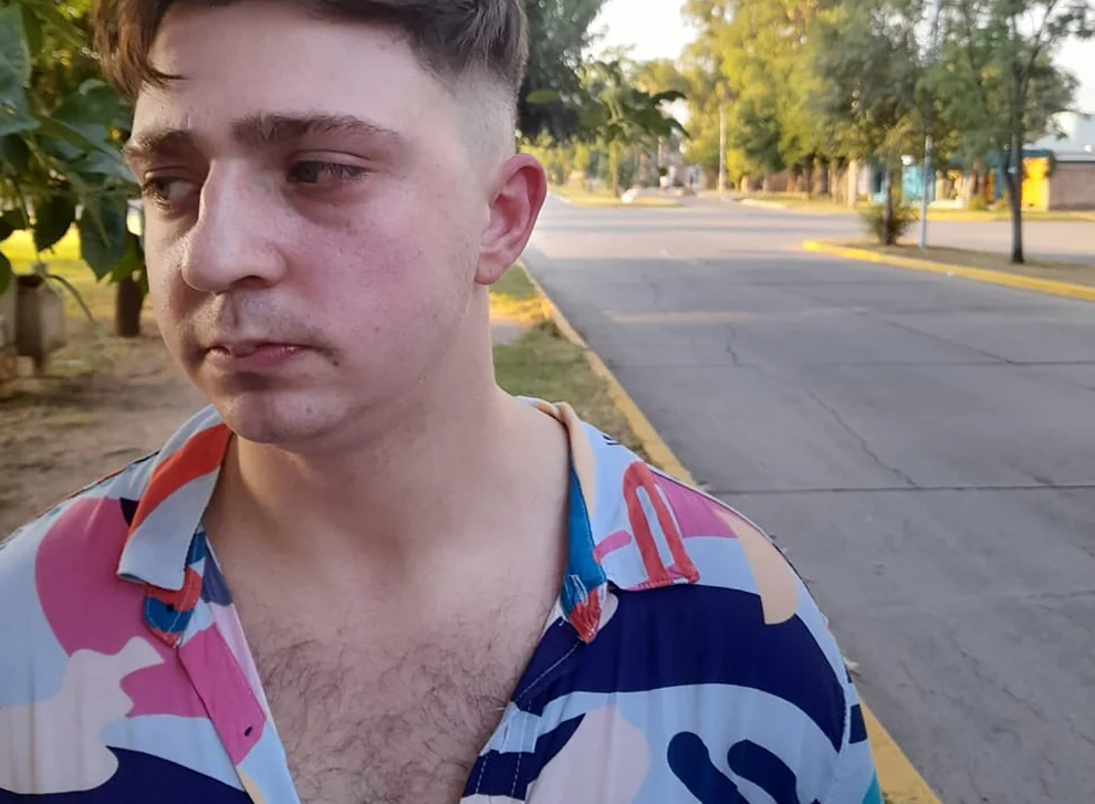 “Mirá la camisa que tenés vos”: la indignante agresión de un policía a un joven en San Luis “Mirá la camisa que tenés vos”: la indignante agresión de un policía a un joven en San Luis