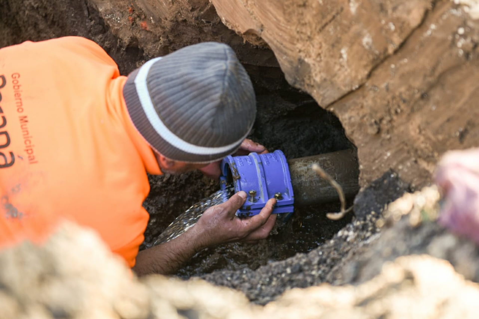 Restablecen el servicio de agua en la zona Este