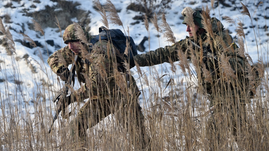 Tropas ucranianas intentan defenderse ante el ataque ruso Foto AFP