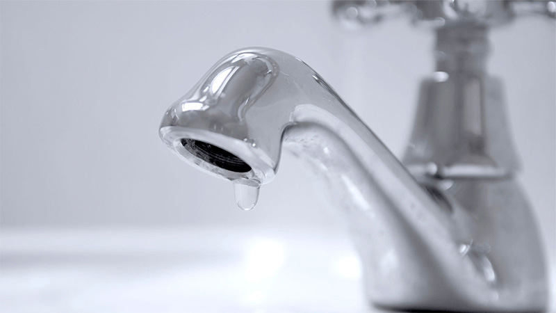 Reparan caño maestro para normalizar el servicio de agua en áreas del casco céntrico Reparan caño maestro para normalizar el servicio de agua en áreas del casco céntrico