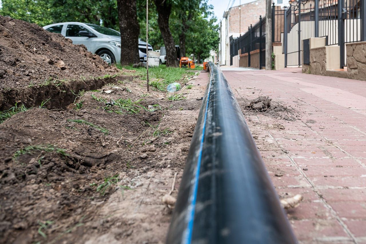 Trabajan para mejorar la presión del servicio de agua potable en barrio Hipódromo