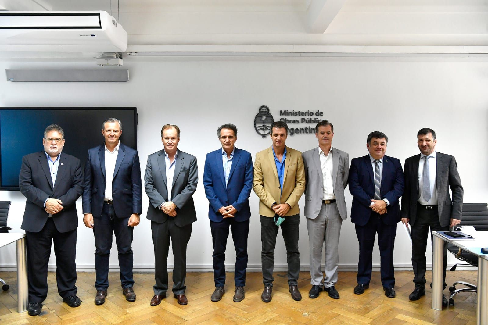 Junto a Bordet, Bahl gestiona obras en Nación