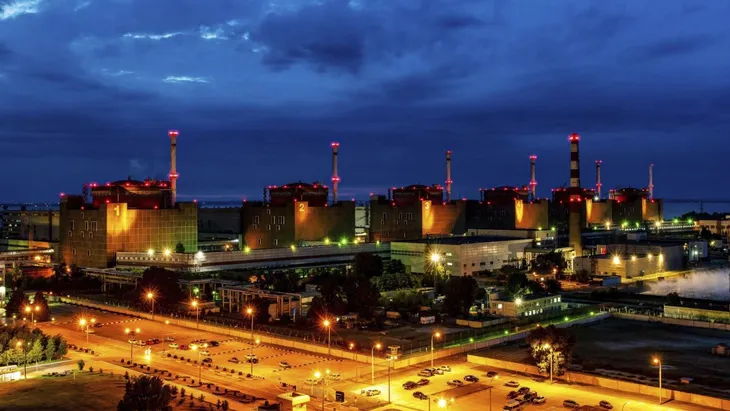 Rusia bombardeó la central nuclear más grande de Europa y desató un incendio Rusia bombardeó la central nuclear más grande de Europa y desató un incendio