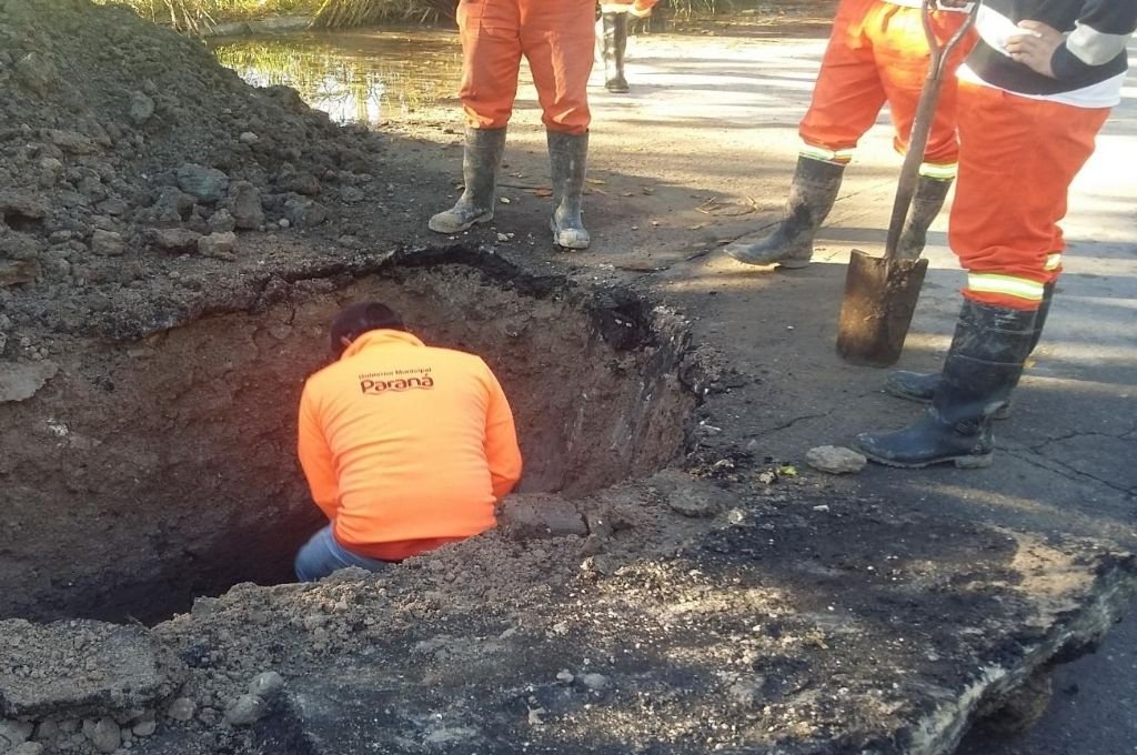 Reemplazo de válvulas de agua en avenida Ramírez y calle Colón Reemplazo de válvulas de agua en avenida Ramírez y calle Colón