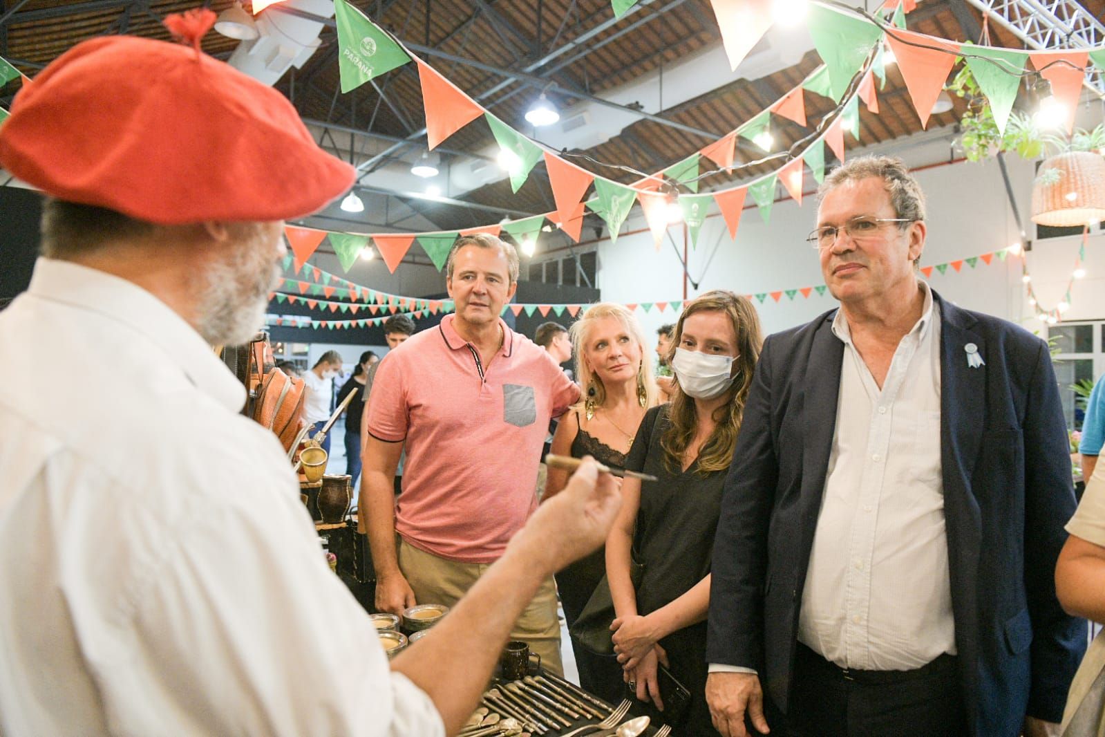 El Ministro de Cultura de la Nación recorrió la feria Mateando