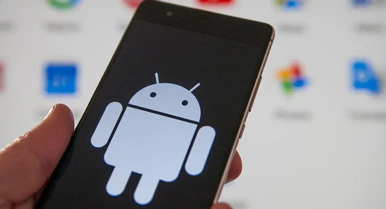 Un nuevo malware ruso que roba datos activando el micrófono y la cámara del smartphone Un nuevo malware ruso que roba datos activando el micrófono y la cámara del smartphone