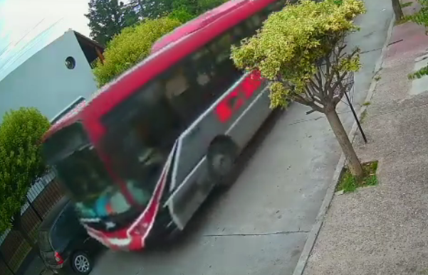 Un niño robó un colectivo de ERSA, manejó y dañó vehículos: intervino la SENAF Un niño robó un colectivo de ERSA, manejó y dañó vehículos: intervino la SENAF