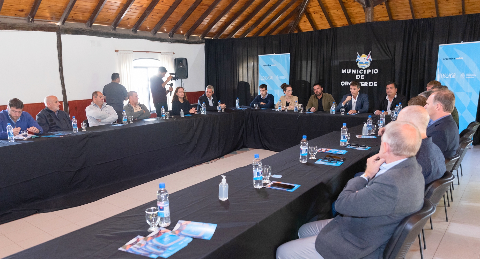 Cresto se reunió con intendentes vecinalistas para avanzar en una agenda conjunta