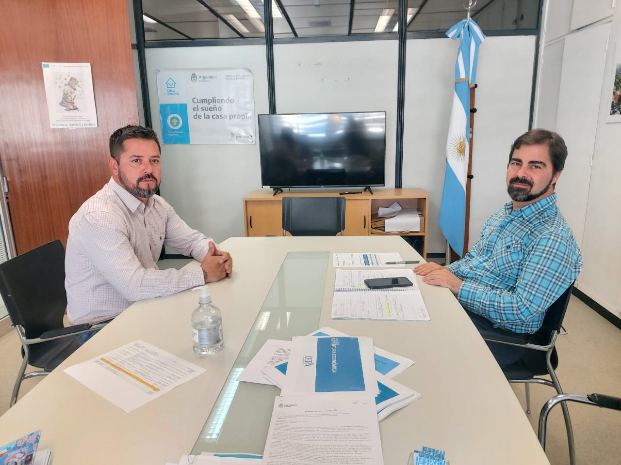 El presidente municipal de Oro Verde se reunió con el director nacional de suelo