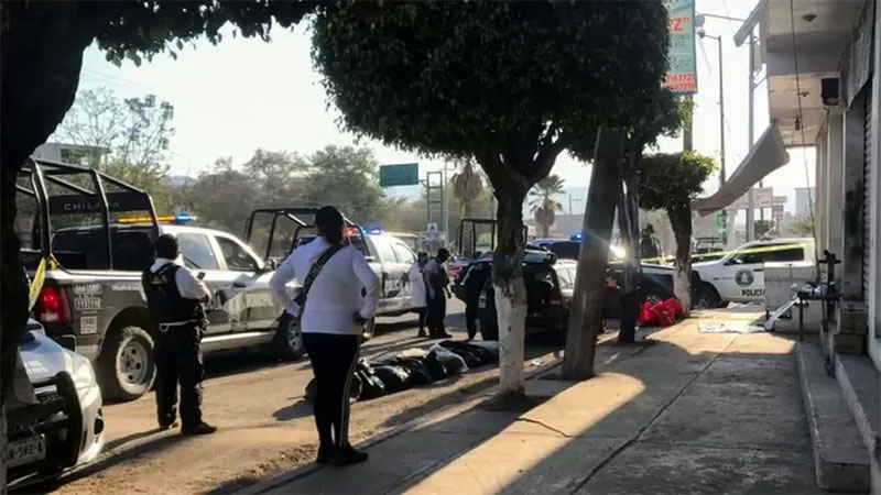 Hallan seis cabezas sobre un auto junto a escalofriante advertencia en México