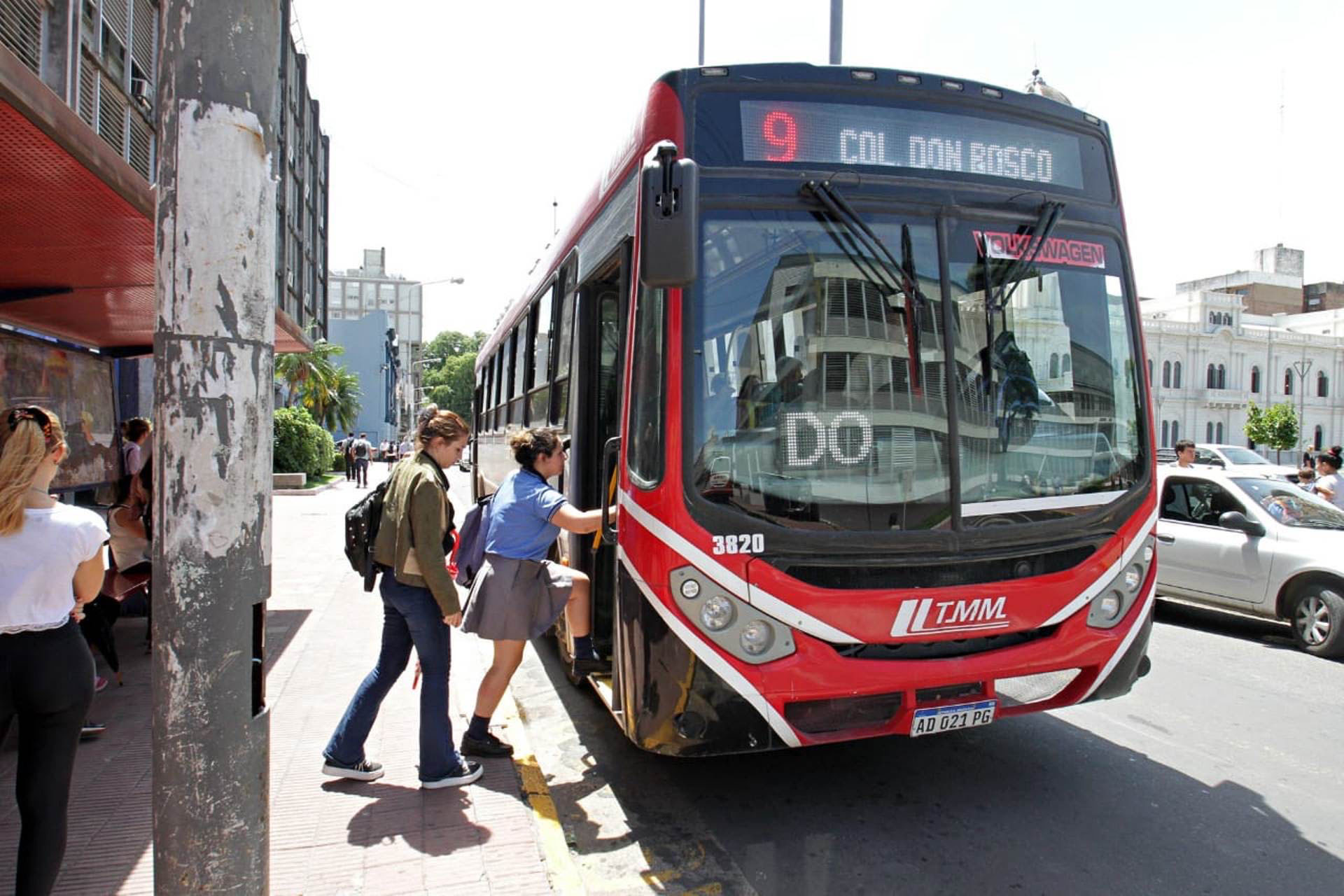 Debido a la faltante de combustible podrían disminuir las frecuencias de colectivos Debido a la faltante de combustible podrían disminuir las frecuencias de colectivos