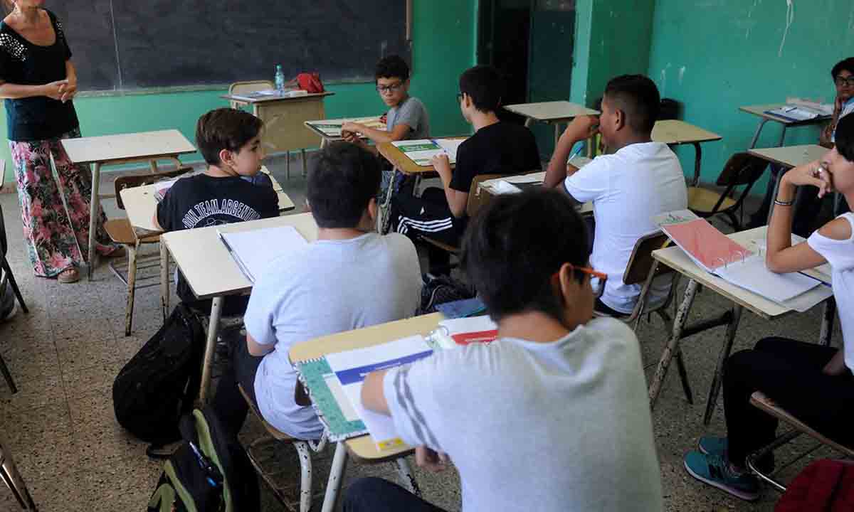 Solo el 16% de los alumnos termina la escuela a tiempo y con los conocimientos necesarios Solo el 16% de los alumnos termina la escuela a tiempo y con los conocimientos necesarios