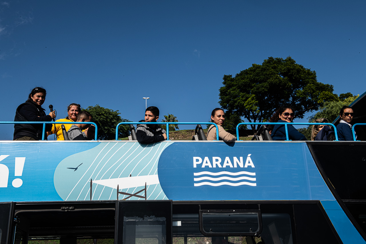 Comenzaron los circuitos gratuitos para vecinos en el Paraná Bus Turístico