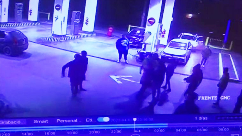 Playeros fueron golpeados por no cargar GNC a un auto con la oblea vencida Playeros fueron golpeados por no cargar GNC a un auto con la oblea vencida