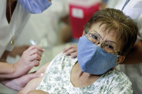 Vacunación antigripal: avanza la tercera etapa con adultos mayores Vacunación antigripal: avanza la tercera etapa con adultos mayores