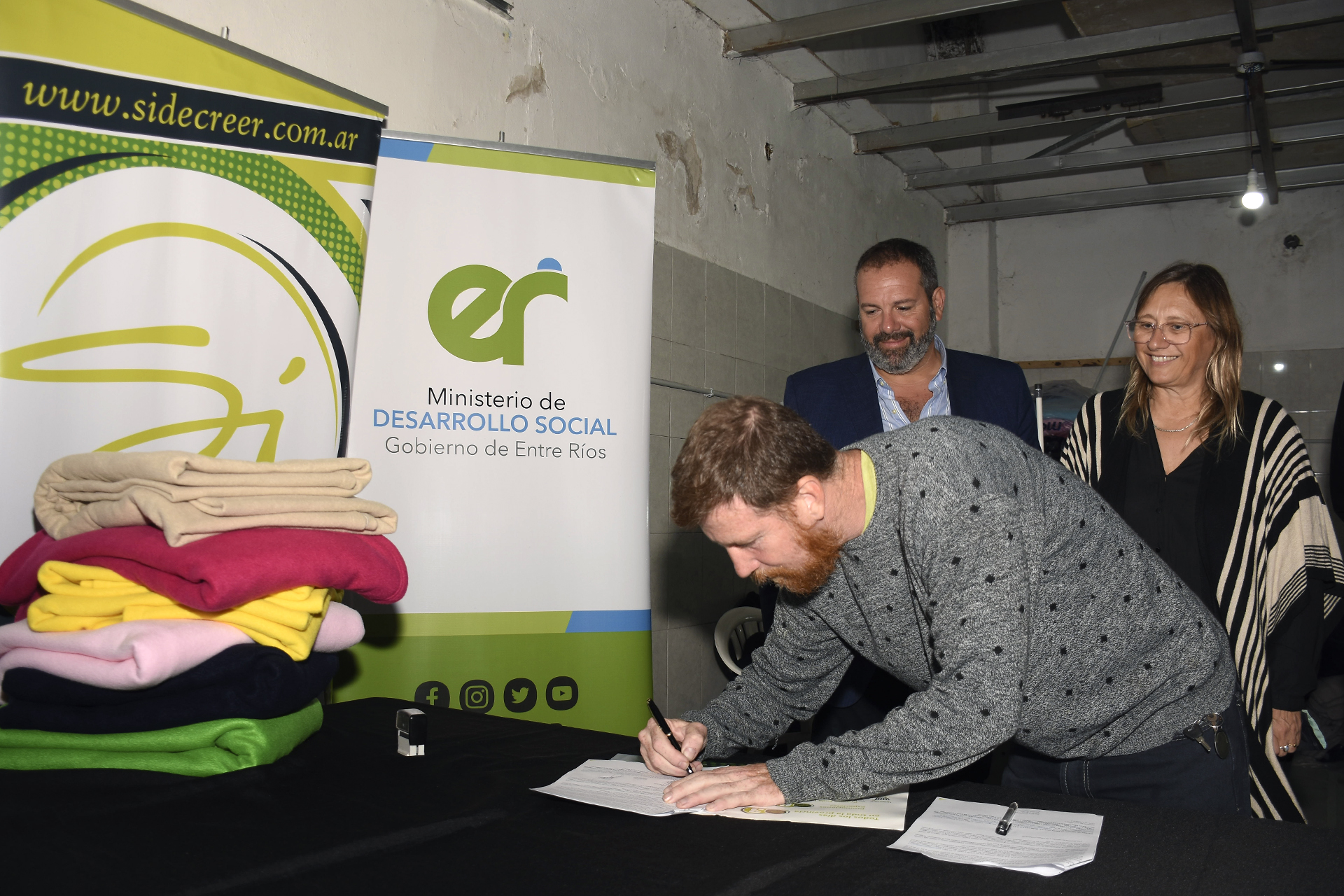 Usuarios de Sidecreer podrán adquirir frazadas producidas por cooperativas entrerrianas de la Economía Social Usuarios de Sidecreer podrán adquirir frazadas producidas por cooperativas entrerrianas de la Economía Social