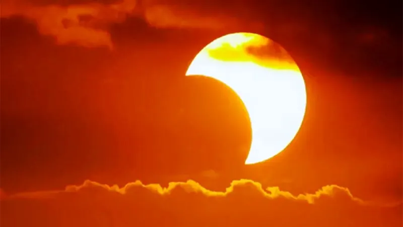 Un eclipse parcial de sol pudo observarse desde la Patagonia Un eclipse parcial de sol pudo observarse desde la Patagonia