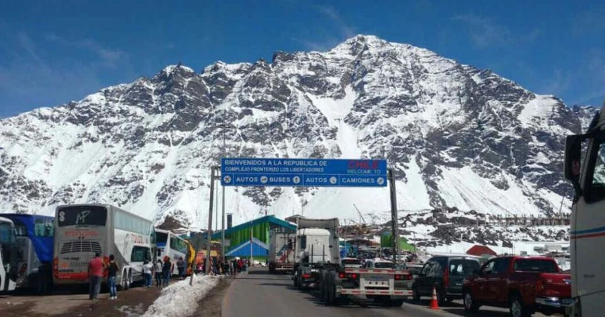 Hoy reabren todos los pasos fronterizos terrestres con Chile Hoy reabren todos los pasos fronterizos terrestres con Chile