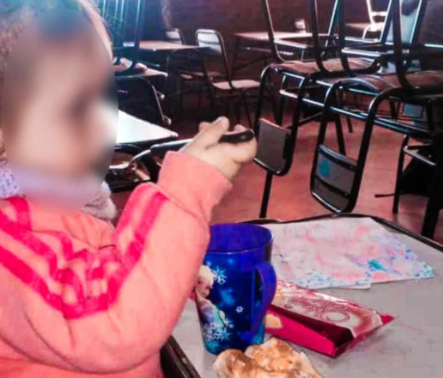 Entre Ríos: el gesto viral de una rectora a una alumna de 17 años que va a clases con su beba