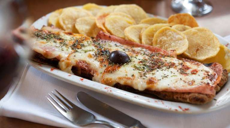 Una elección difícil. La milanesa es la gran comida nacional.