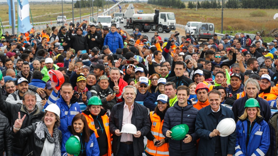 Fernández destacó las obras que generaron empleo a «400 mil trabajadores» Fernández destacó las obras que generaron empleo a «400 mil trabajadores»