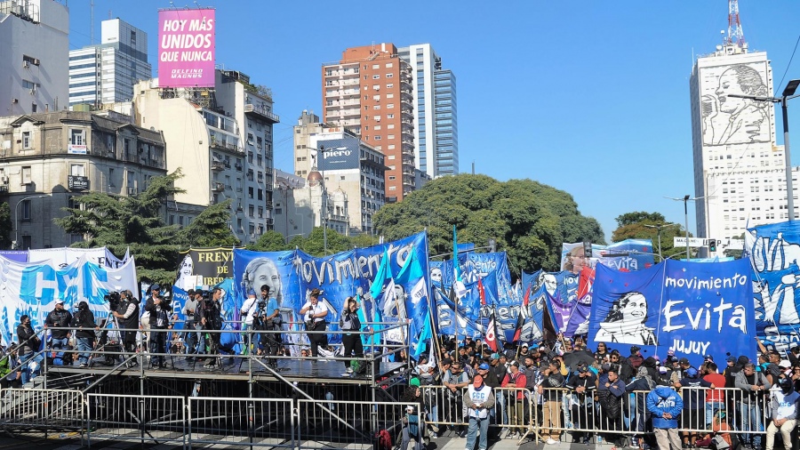 Con un acto sobre la 9 de Julio, la UTEP pidió por la «Agenda Tierra, Techo y Trabajo» Con un acto sobre la 9 de Julio, la UTEP pidió por la «Agenda Tierra, Techo y Trabajo»