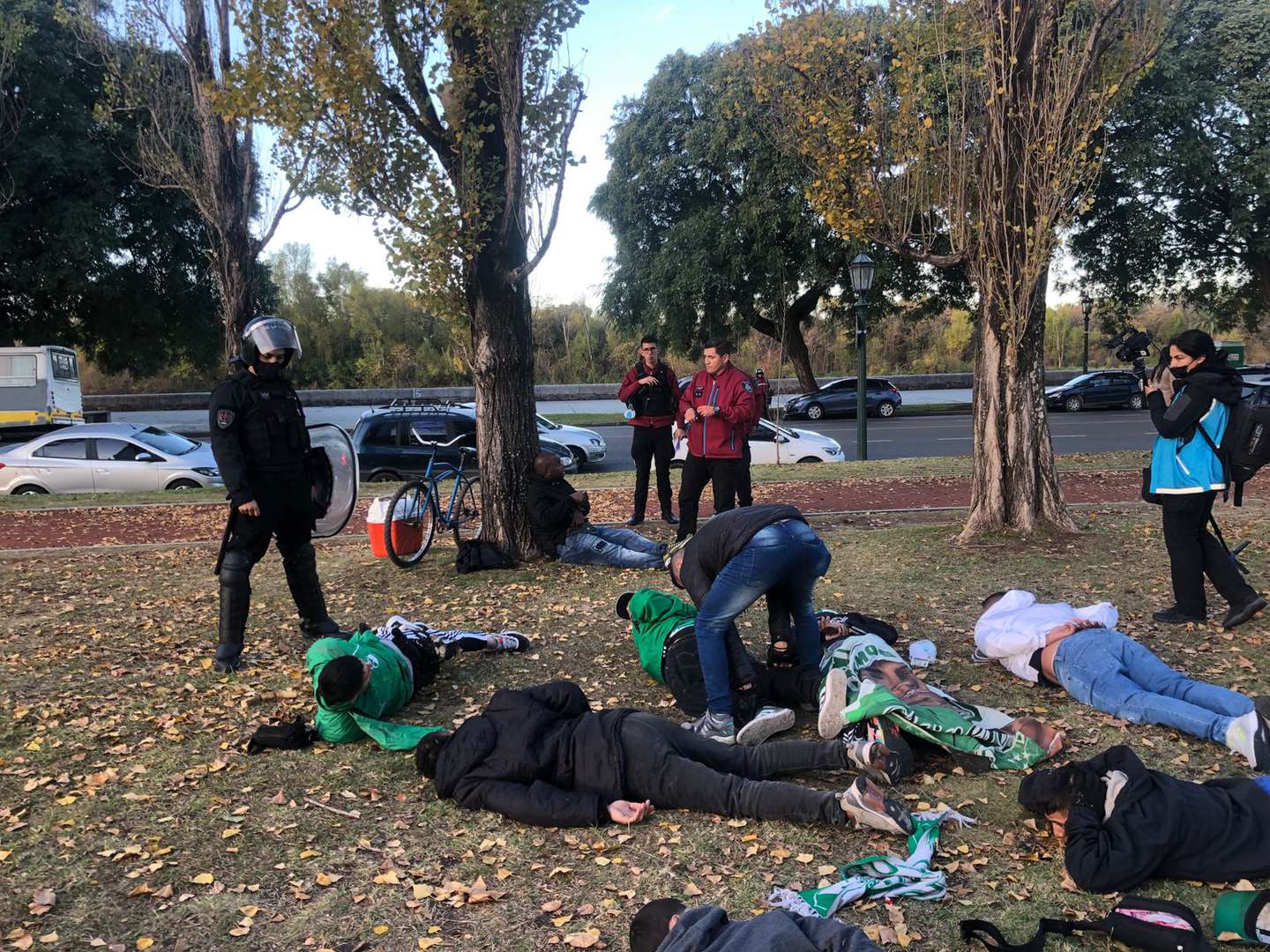 150 hinchas de Deportivo Cali fueron detenidos con cuchillos, navajas y facas 150 hinchas de Deportivo Cali fueron detenidos con cuchillos, navajas y facas