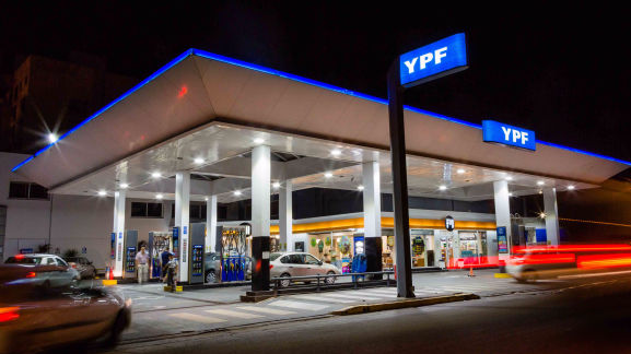 El litro de nafta súper pasó los 128 pesos en Paraná