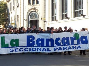 Bancarios acordaron un aumento del 60 por ciento