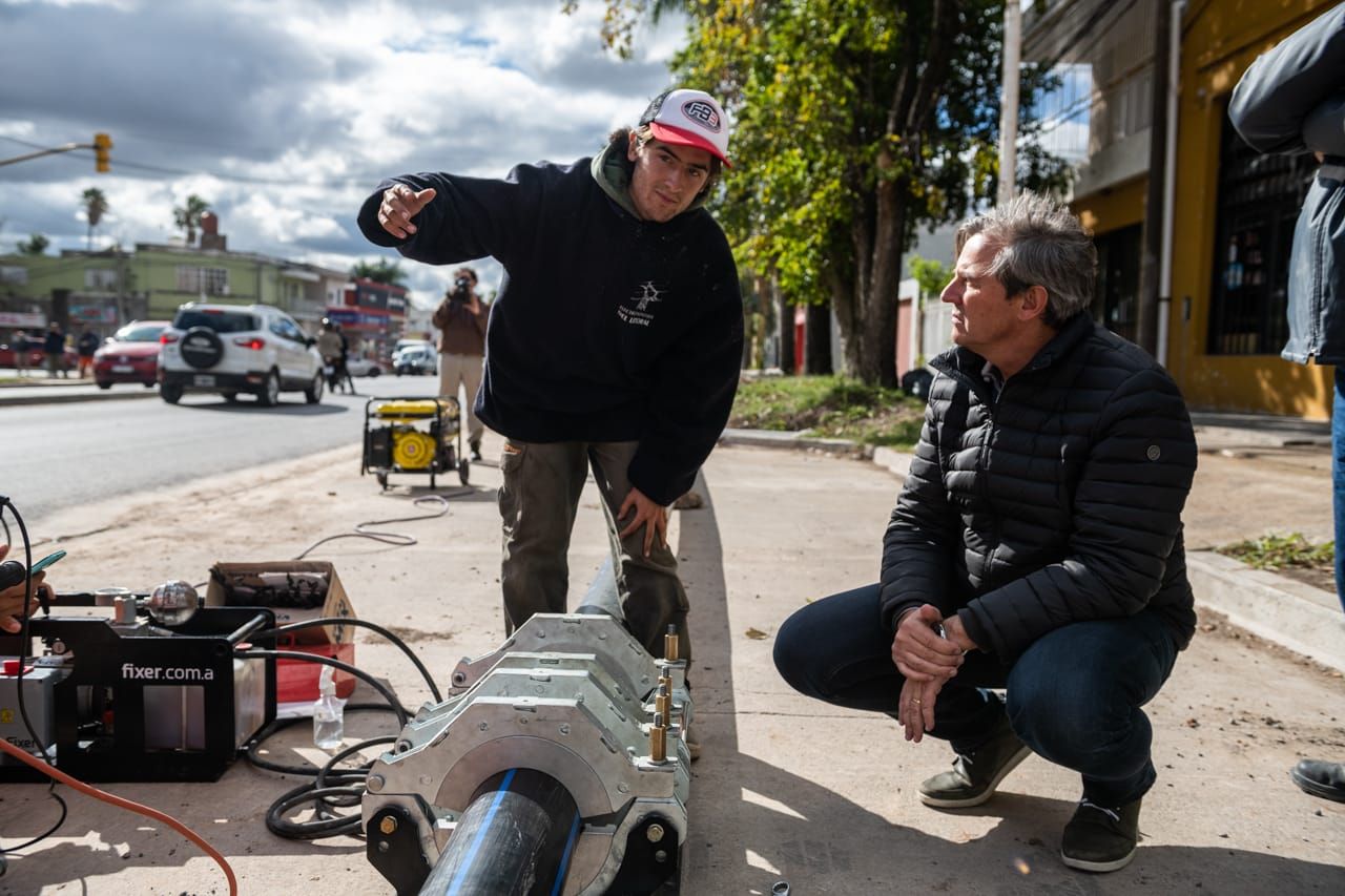 Avanza la reconstrucción y colocación de cañería de agua potable en Avenida Zanni Avanza la reconstrucción y colocación de cañería de agua potable en Avenida Zanni