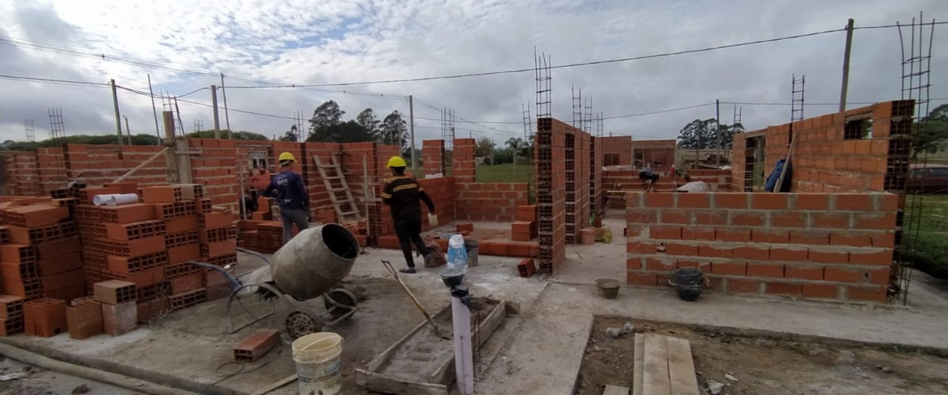 Construirán nuevas viviendas con fondos nacionales en 11 localidades del departamento Uruguay Construirán nuevas viviendas con fondos nacionales en 11 localidades del departamento Uruguay