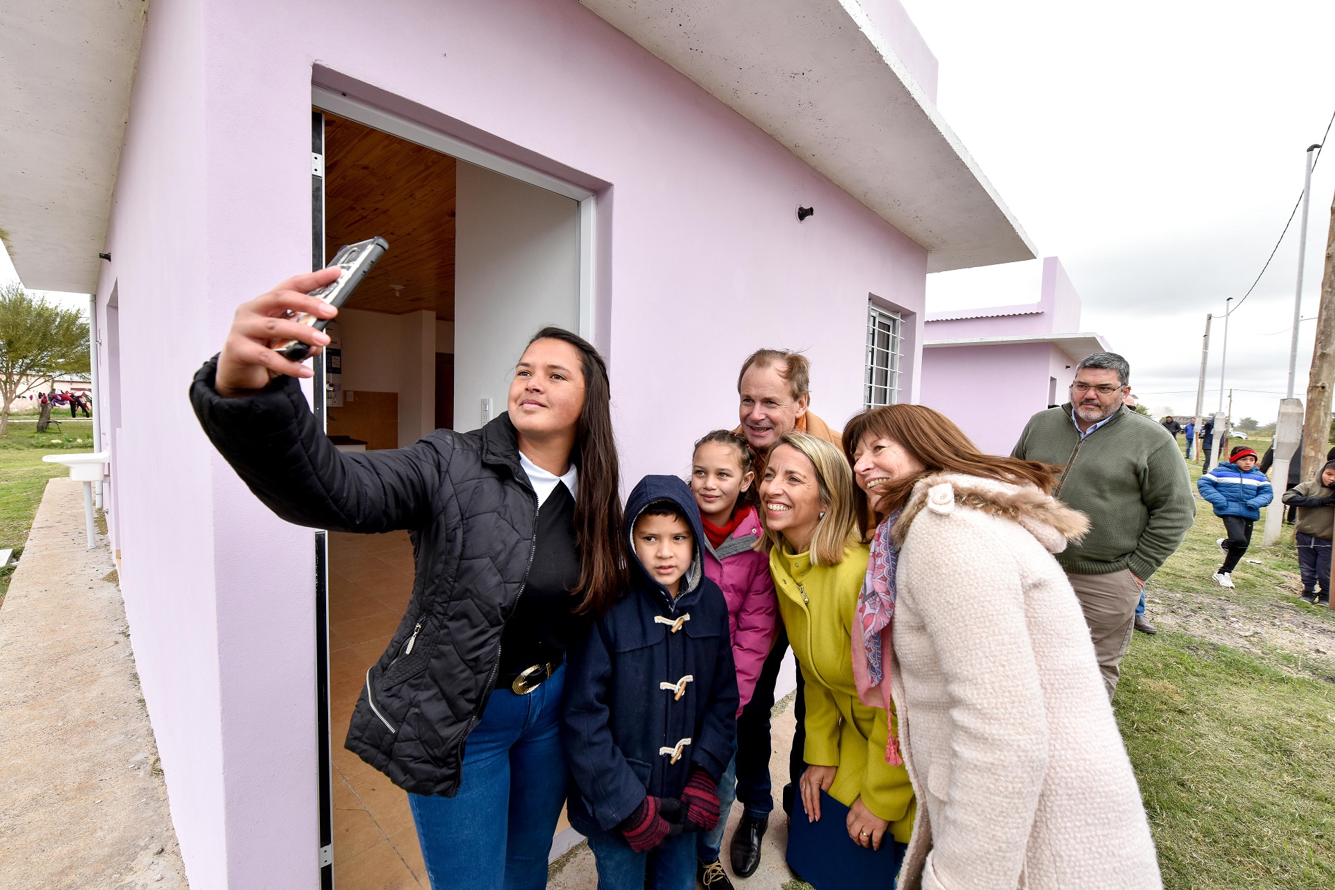 Bordet:“Avanzamos a muy buen ritmo en la construcción de viviendas en toda la provincia” Bordet:“Avanzamos a muy buen ritmo en la construcción de viviendas en toda la provincia”